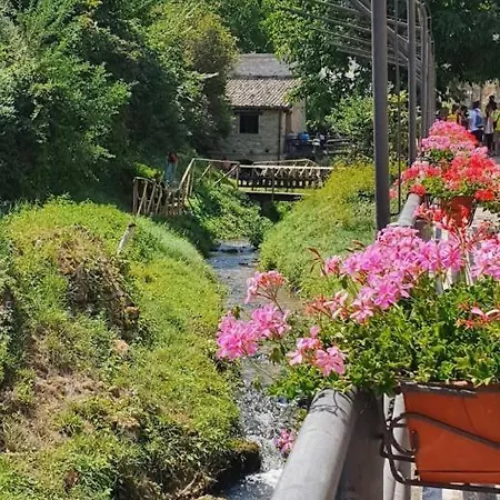 Oda ve Kahvaltı Colle Muzia E